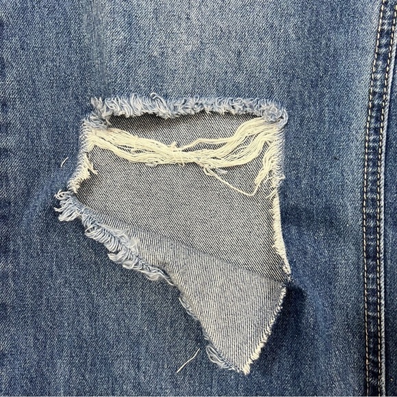 YMI DREAM Woman’s Wide Leg Medium Wash Distressed Denim Jeans w Raw Hem Size 7 - Picture 16 of 16